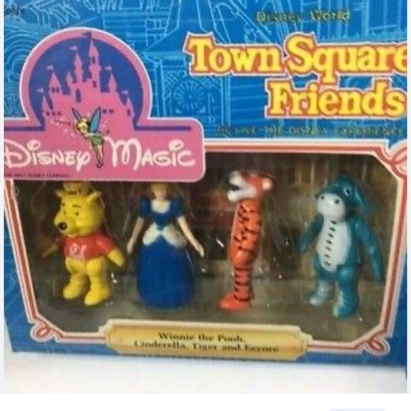 Disney World Town Square Friends Unopened in original box - Picture 1 of 4